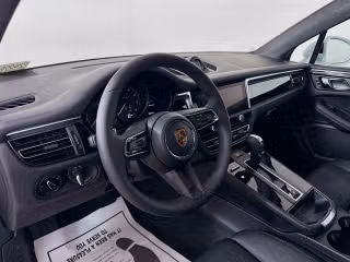 2026 Porsche Macan T - Photo 25