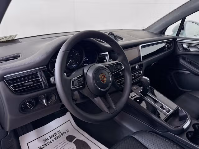 2026 Porsche Macan T - Photo 26