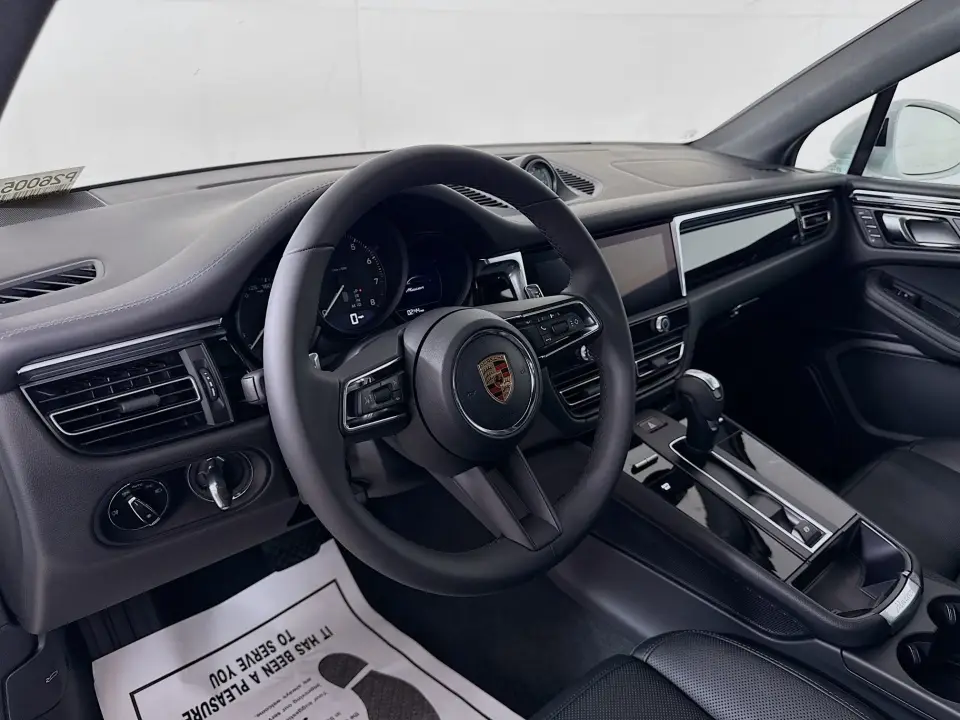 2026 Porsche Macan T - Photo 31