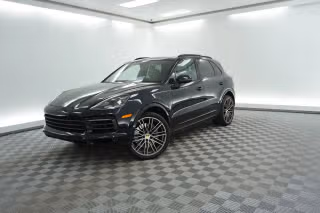 2023 Porsche Cayenne Platinum Edition S's photo