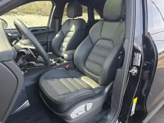 2026 Porsche Macan T - Photo 37