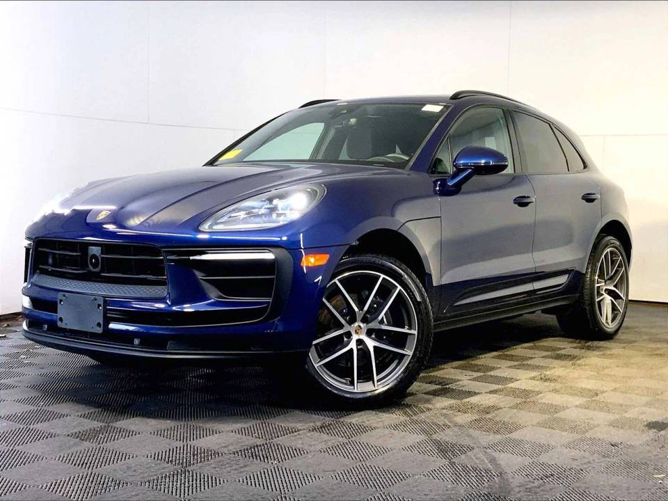 2025 Porsche Macan Base