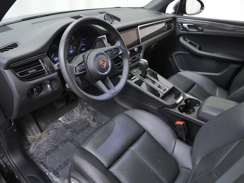 2025 Porsche Macan Base - Photo 32