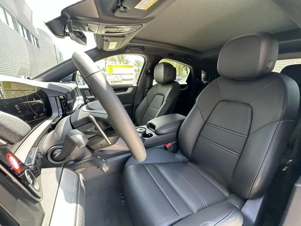 2025 Porsche Cayenne Coup E-Hybrid - Photo 40