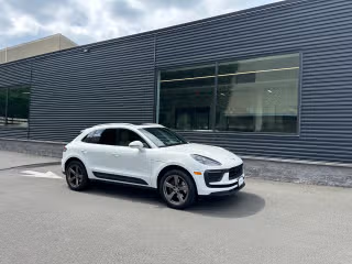 2023 Porsche Macan -'s photo