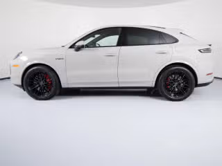 2026 Porsche Cayenne Coup Turbo E-Hybrid - Photo 9