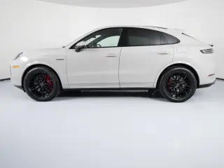 2026 Porsche Cayenne Coup Turbo E-Hybrid - Photo 13