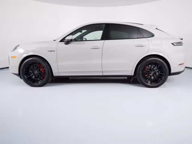 2026 Porsche Cayenne Coup Turbo E-Hybrid - Photo 10