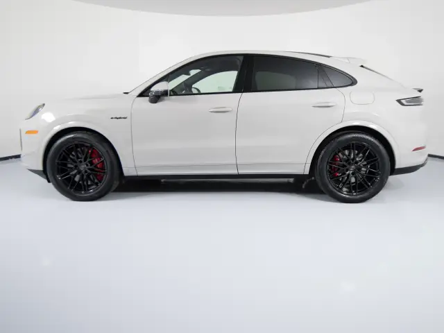 2026 Porsche Cayenne Coup Turbo E-Hybrid - Photo 14