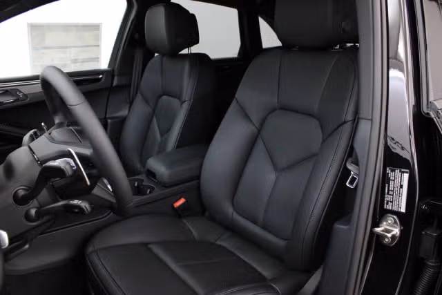 2025 Porsche Macan - Photo 26