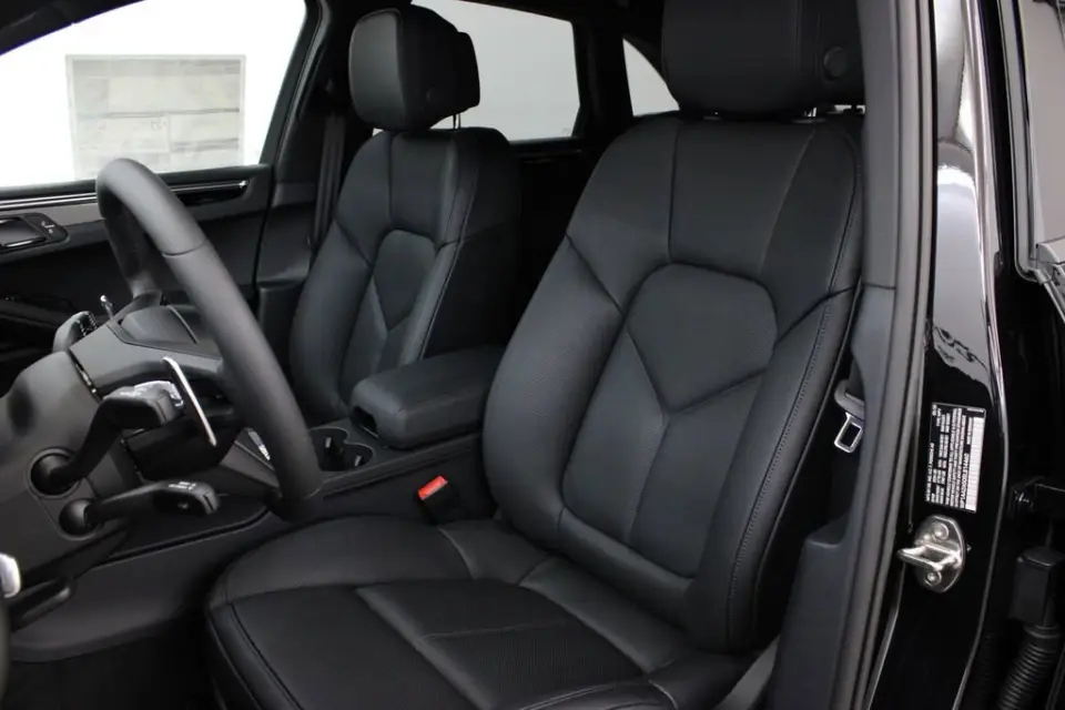 2025 Porsche Macan - Photo 31