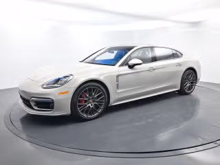 2023 Porsche Panamera 4S Executive's photo