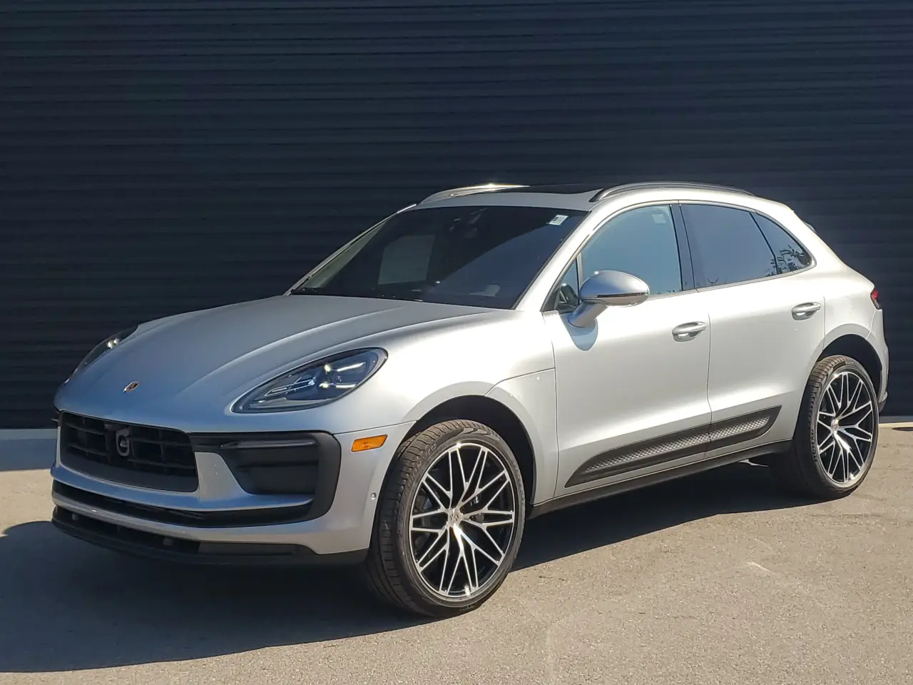 2026 Porsche Macan Base - Photo 8