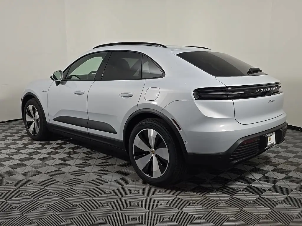 2025 Porsche Macan Base - Photo 24