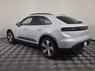 2025 Porsche Macan Base - Photo 17