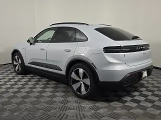 2025 Porsche Macan Base - Photo 21