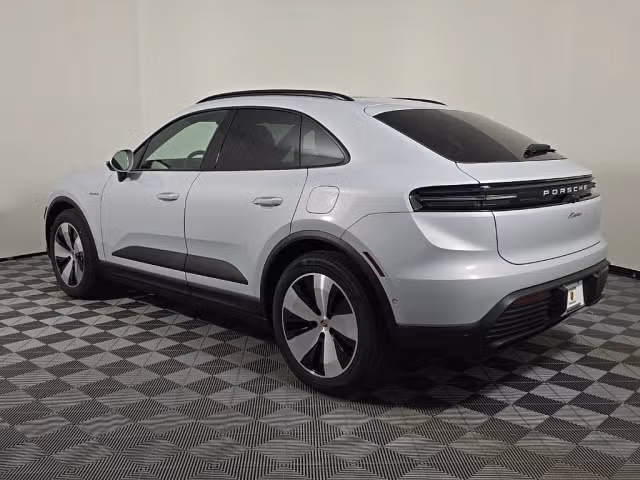 2025 Porsche Macan Base - Photo 18