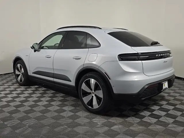 2025 Porsche Macan Base - Photo 22