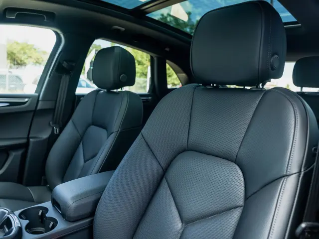 2026 Porsche Macan - Photo 38