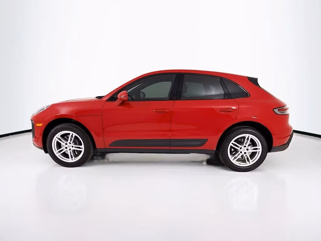 2025 Porsche Macan T - Photo 12