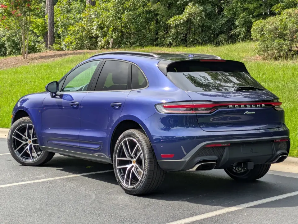 2026 Porsche Macan T - Photo 23