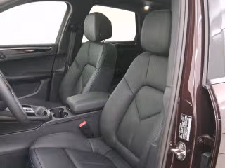 2025 Porsche Macan T - Photo 33