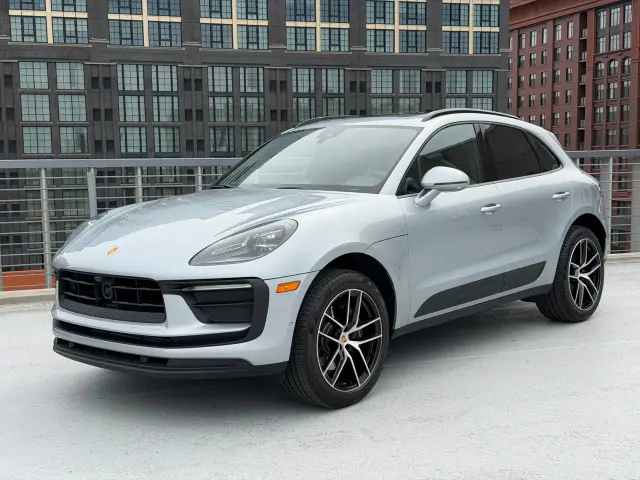 2026 Porsche Macan - Photo 6