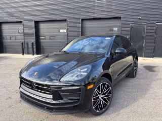 2026 Porsche Macan -'s photo