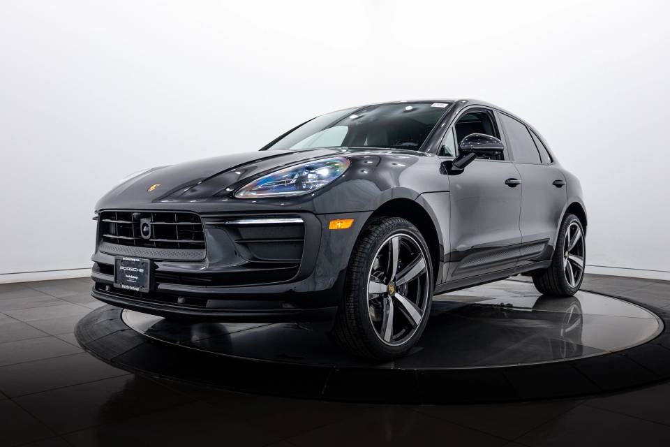 2025 Porsche Macan Base