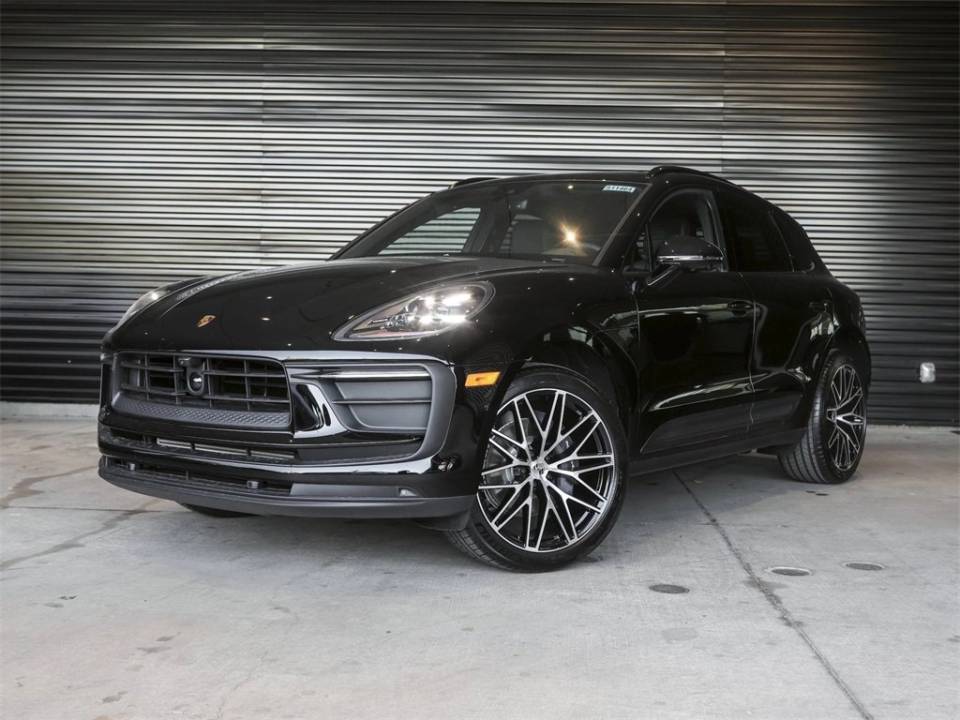 2026 Porsche Macan Base