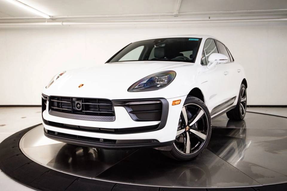 2026 Porsche Macan Base