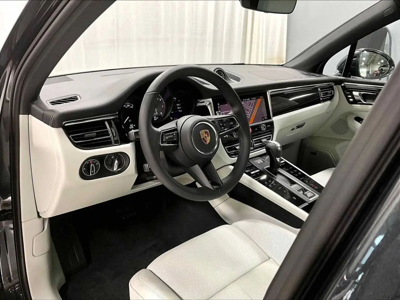 2026 Porsche Macan S - Photo 32