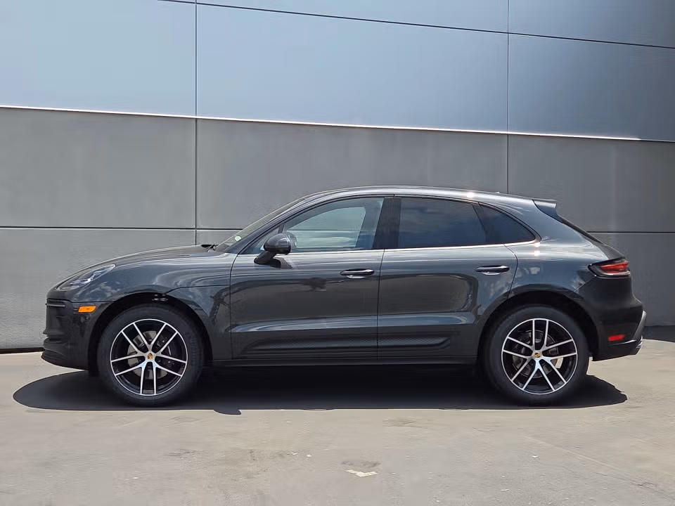 2025 Porsche Macan Base - Photo 11