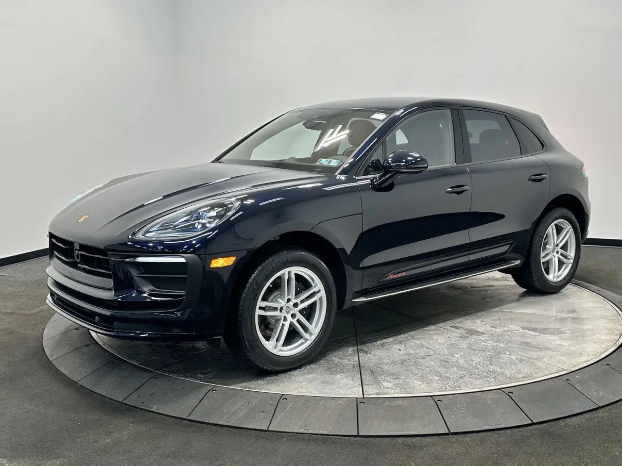 2026 Porsche Macan T - Photo 8