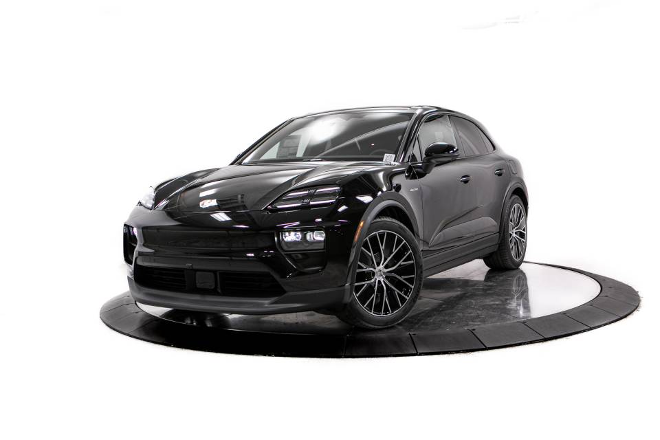 2026 Porsche Macan Base