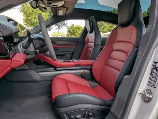 2026 Porsche Taycan GTS - Photo 37