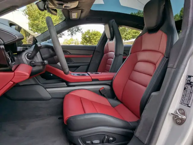 2026 Porsche Taycan GTS - Photo 38