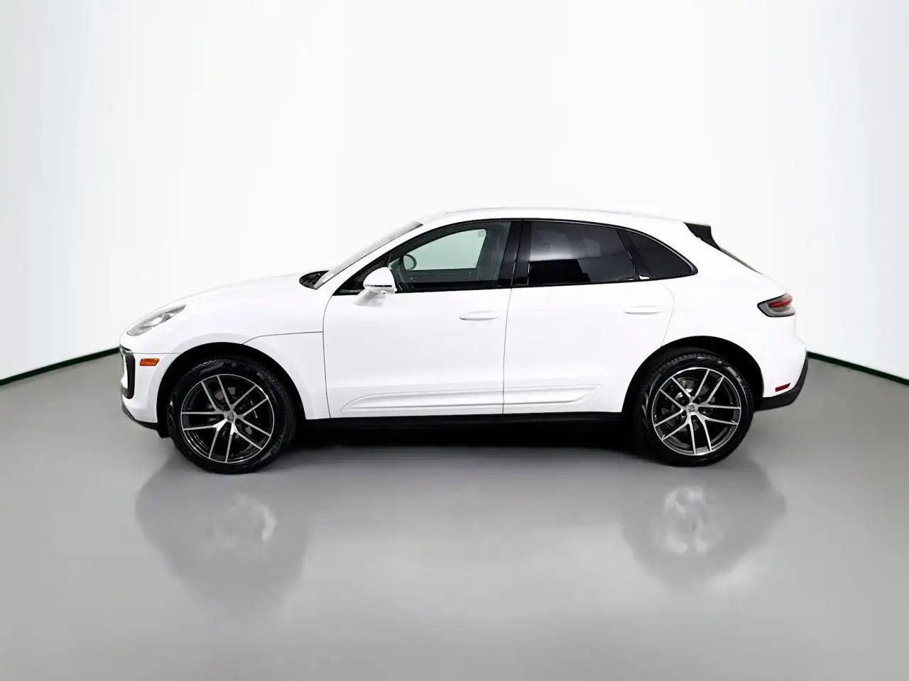 2026 Porsche Macan T - Photo 16