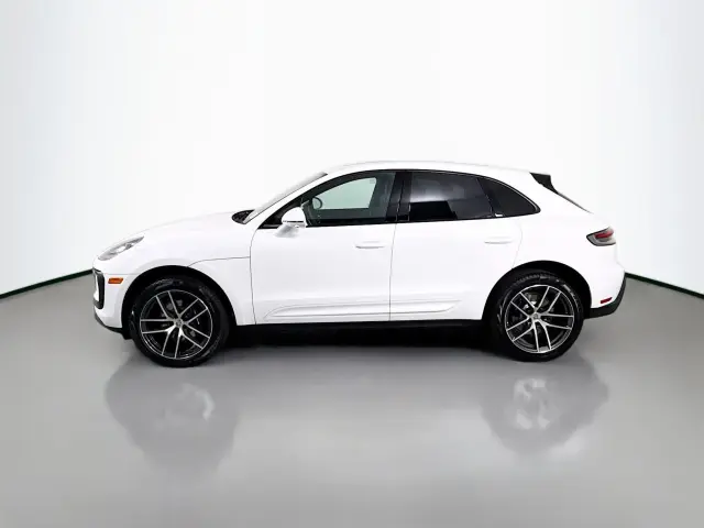 2026 Porsche Macan T - Photo 14