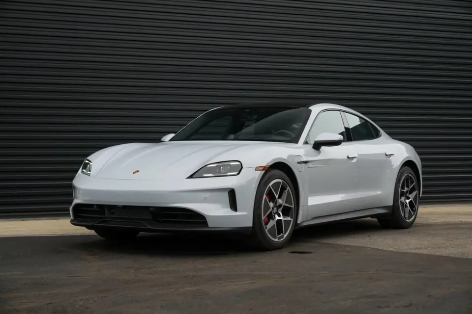 2025 Porsche Taycan S - Photo 7