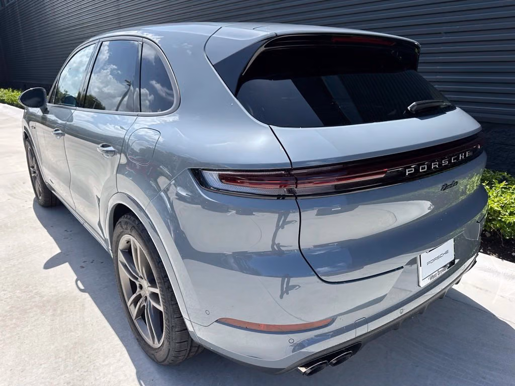 2025 Porsche Cayenne Turbo E-Hybrid - Photo 20