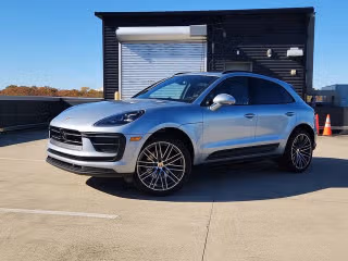 2026 Porsche Macan -'s photo