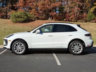 2026 Porsche Macan T - Photo 13