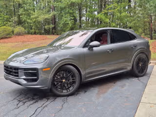 2025 Porsche Cayenne GTS's photo