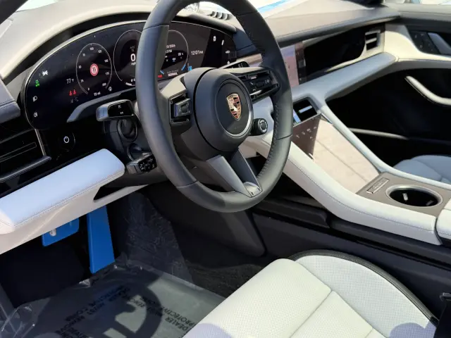 2026 Porsche Taycan S - Photo 30