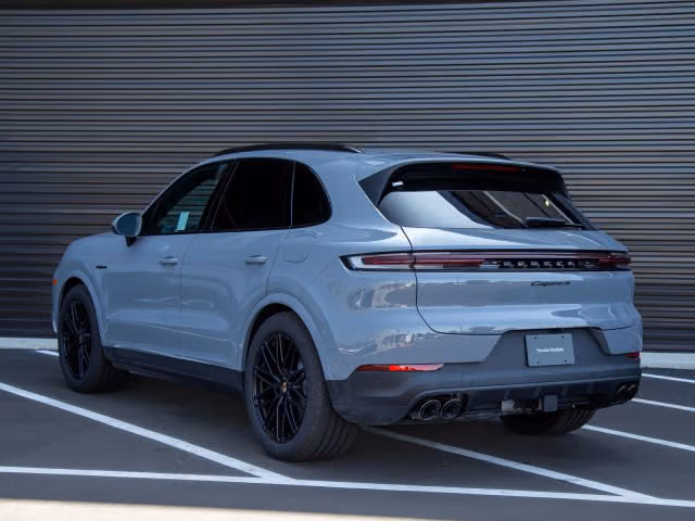 2026 Porsche Cayenne S E-Hybrid - Photo 18
