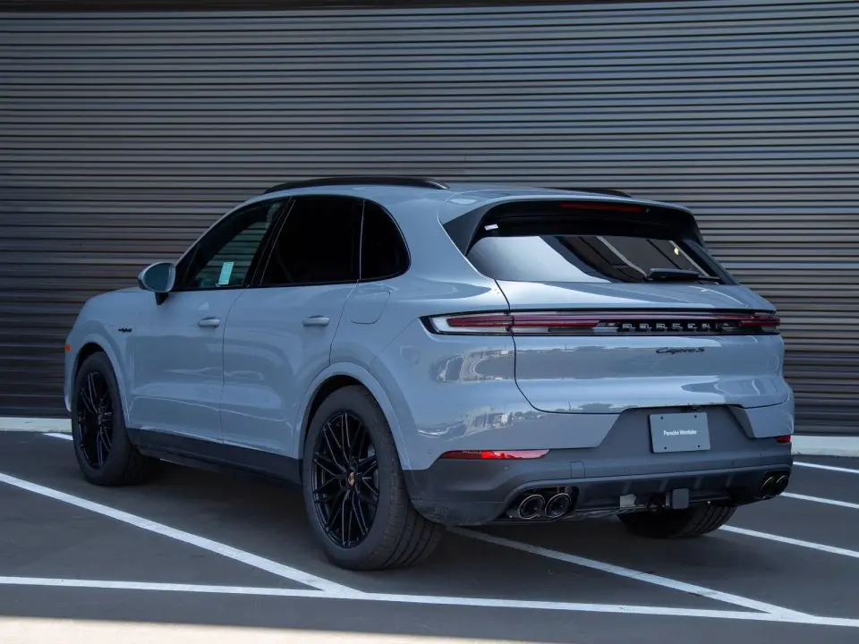 2026 Porsche Cayenne S E-Hybrid - Photo 23
