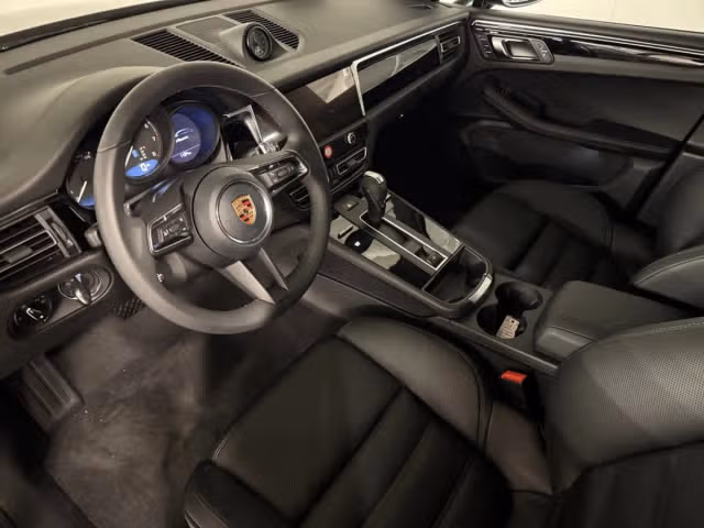 2026 Porsche Macan T - Photo 26