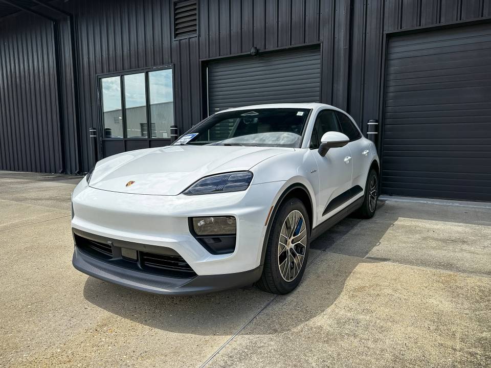 2025 Porsche Macan Base