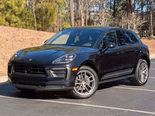 2025 Porsche Macan's photo